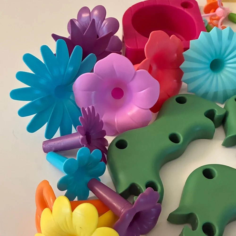Kids Build a Garden Floral Stacking Toy Set Colorful Flower Building Blocks 30pc